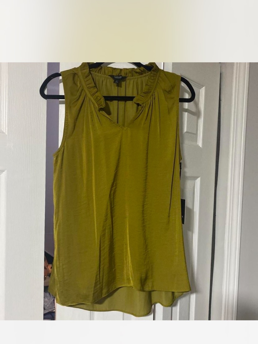 Simply Vera Vera Wang Olive Green Ruffle V-Neck Sleeveless Tank